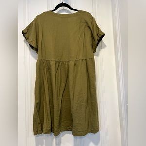 Green linen dress w/ pockets